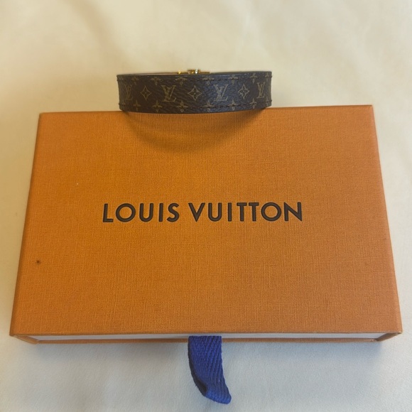 Louis Vuitton Bracelet- BRAND NEW - Picture 2 of 5